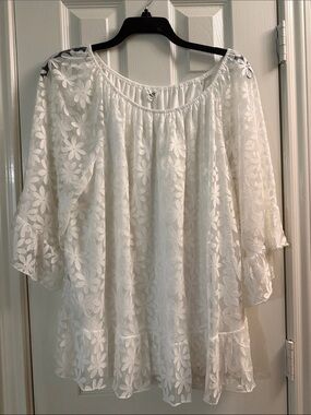 Siren Lily White Floral Lace Peasant Blouse